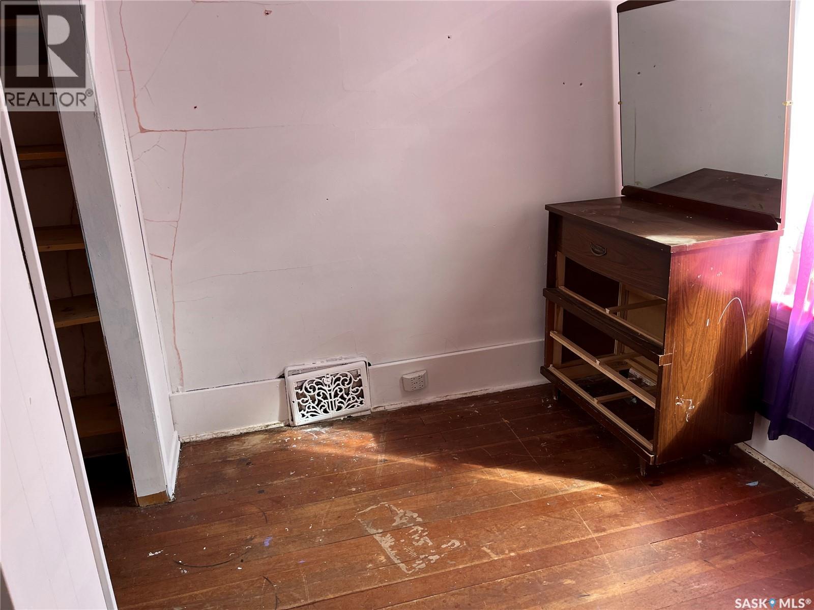 239 4th Avenue W, Gravelbourg, Saskatchewan