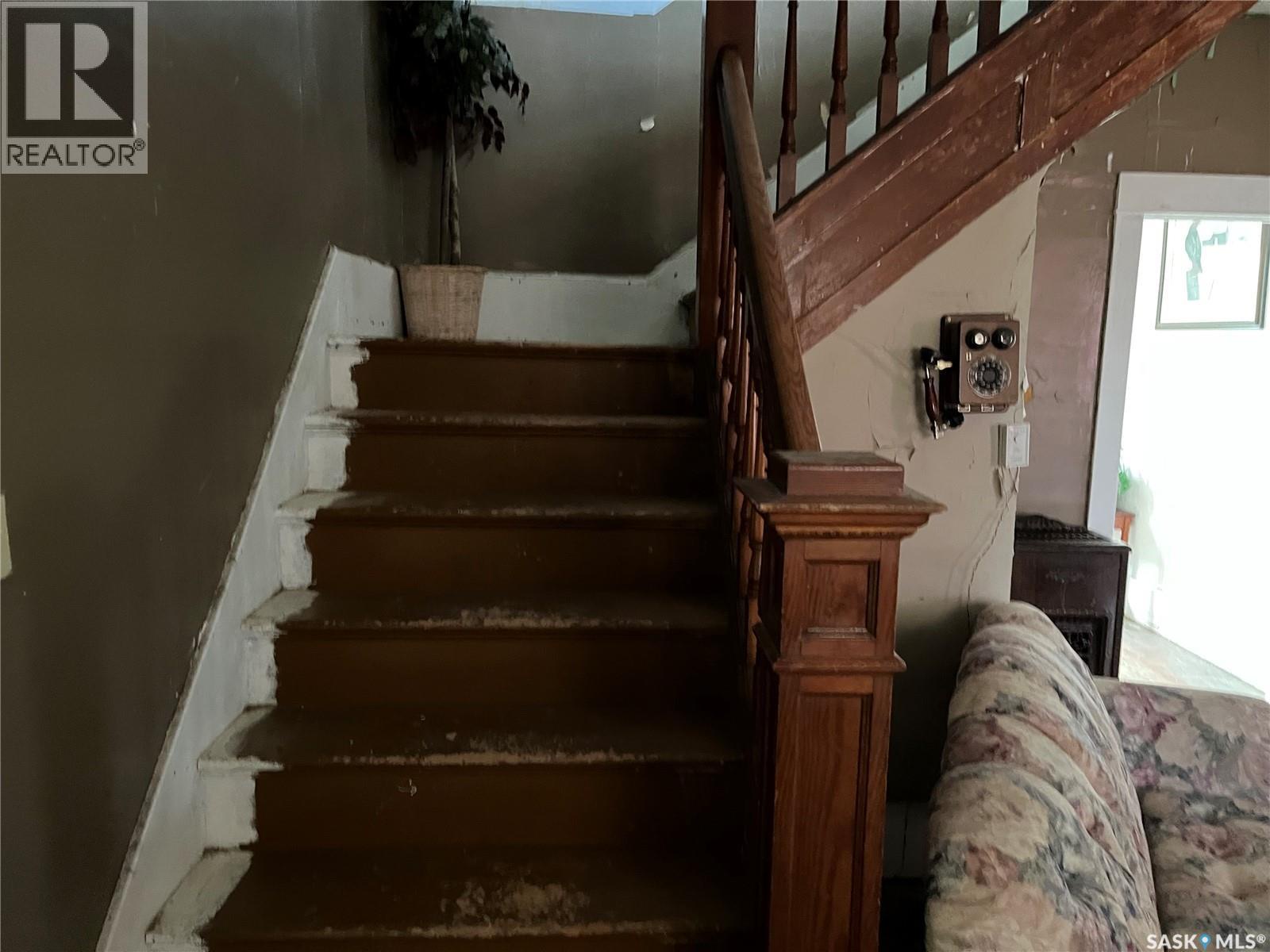 239 4th Avenue W, Gravelbourg, Saskatchewan