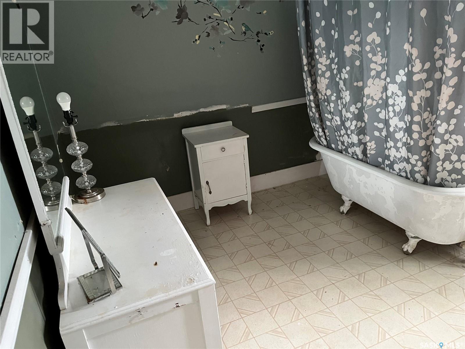 239 4th Avenue W, Gravelbourg, Saskatchewan