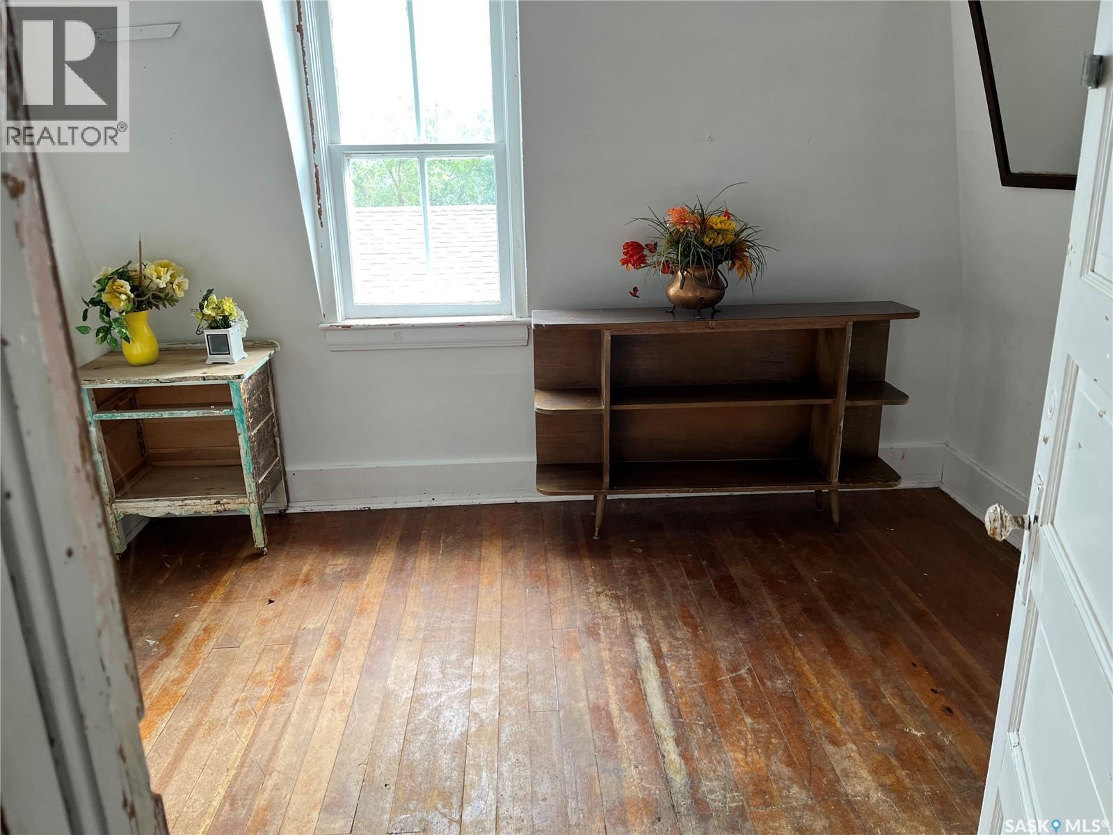 239 4th Avenue W, Gravelbourg, Saskatchewan