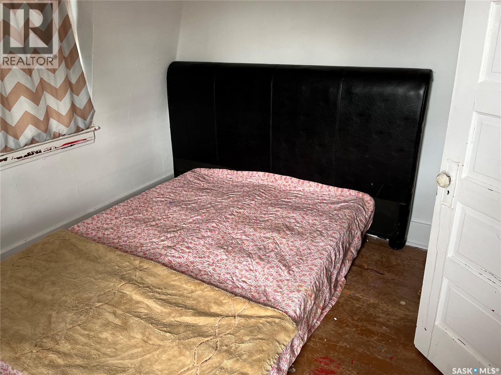 239 4th Avenue W, Gravelbourg, Saskatchewan