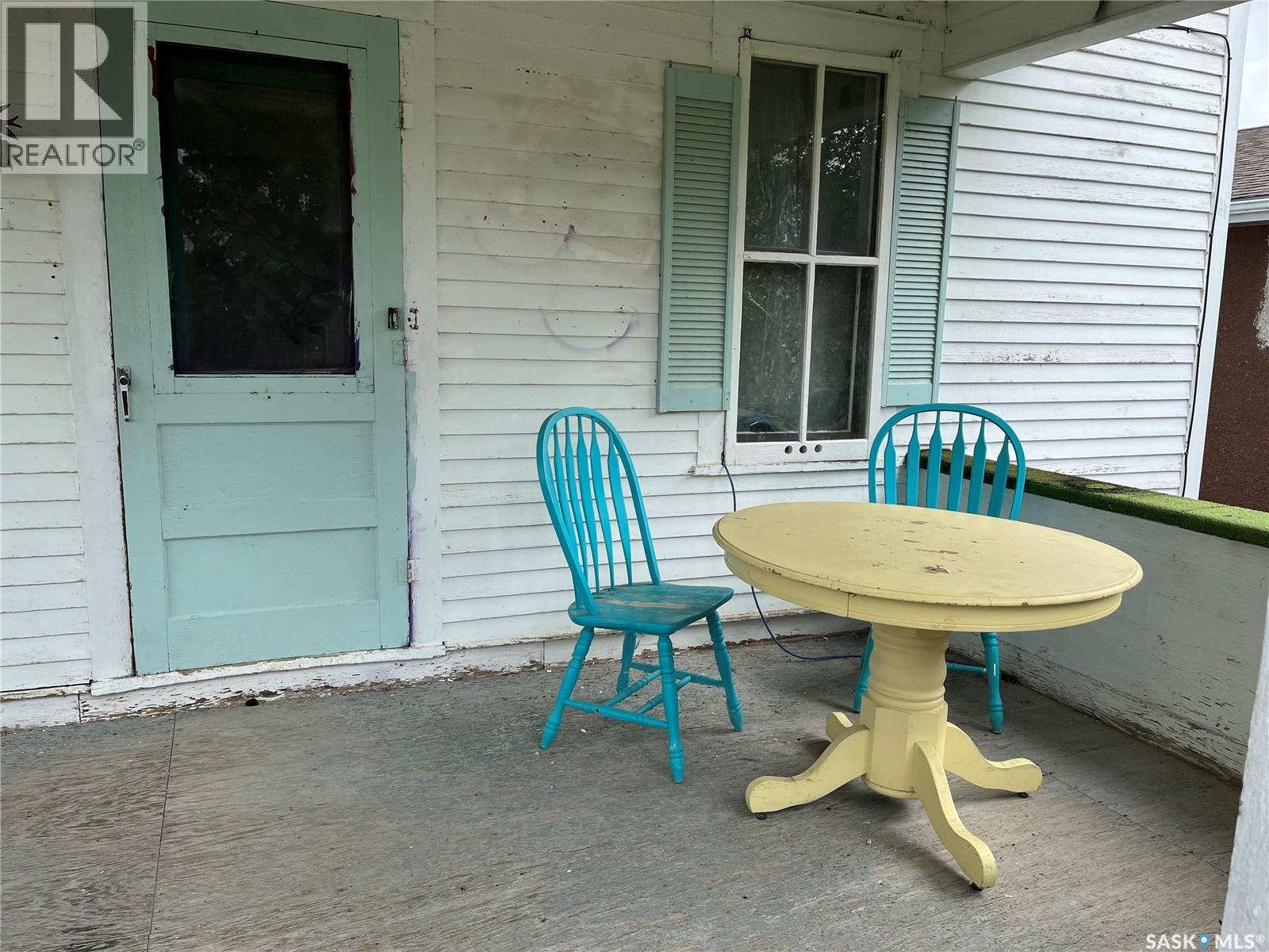 239 4th Avenue W, Gravelbourg, Saskatchewan