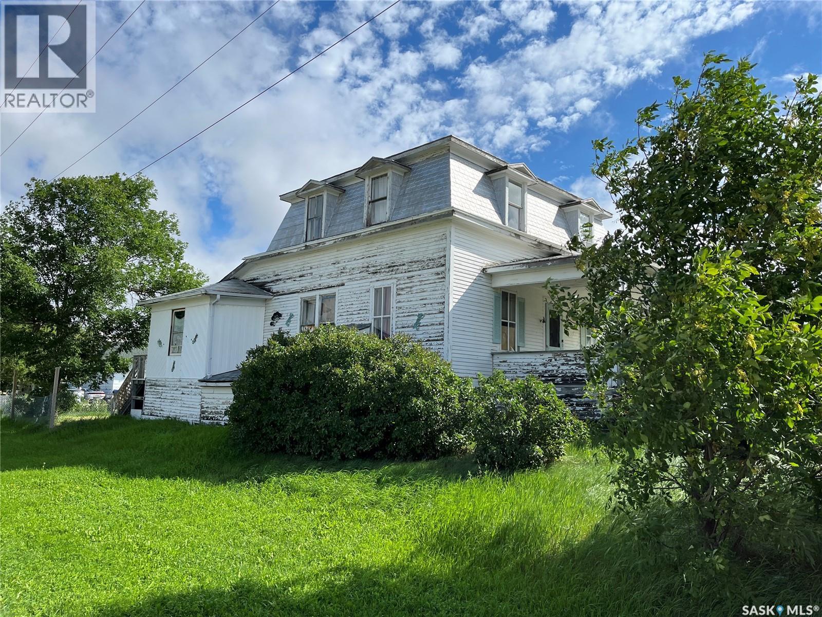 239 4th Avenue W, Gravelbourg, Saskatchewan