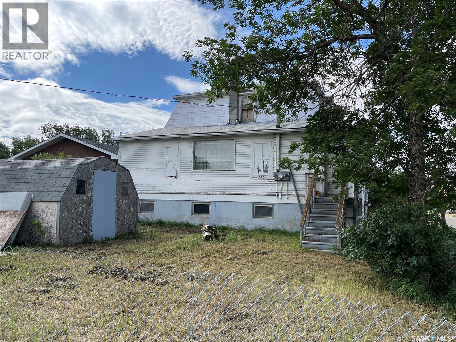 239 4th Avenue W, Gravelbourg, Saskatchewan