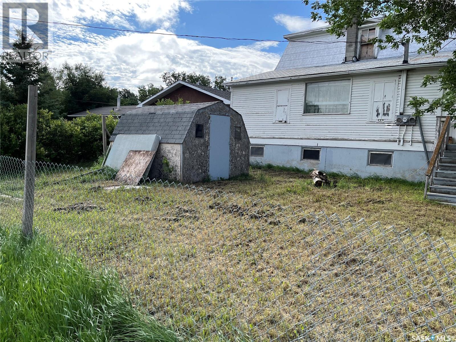 239 4th Avenue W, Gravelbourg, Saskatchewan