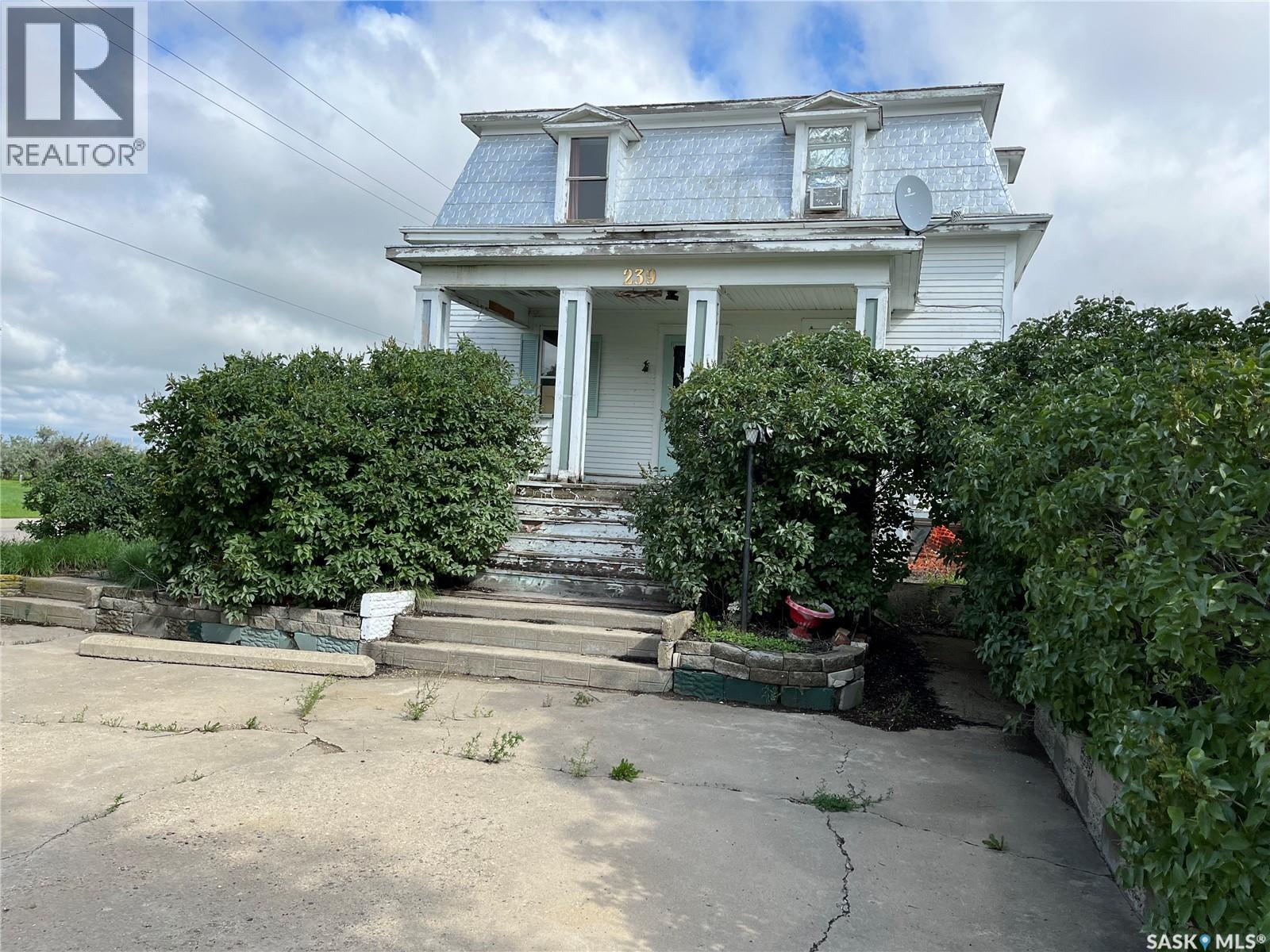 239 4th Avenue W, Gravelbourg, Saskatchewan