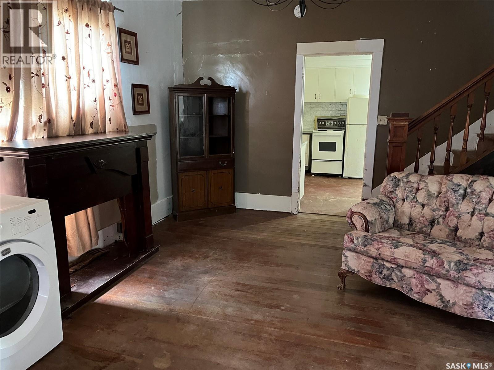 239 4th Avenue W, Gravelbourg, Saskatchewan