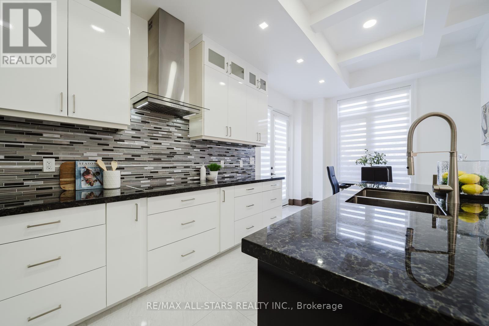 26 Lancer Drive, Vaughan (maple), Ontario