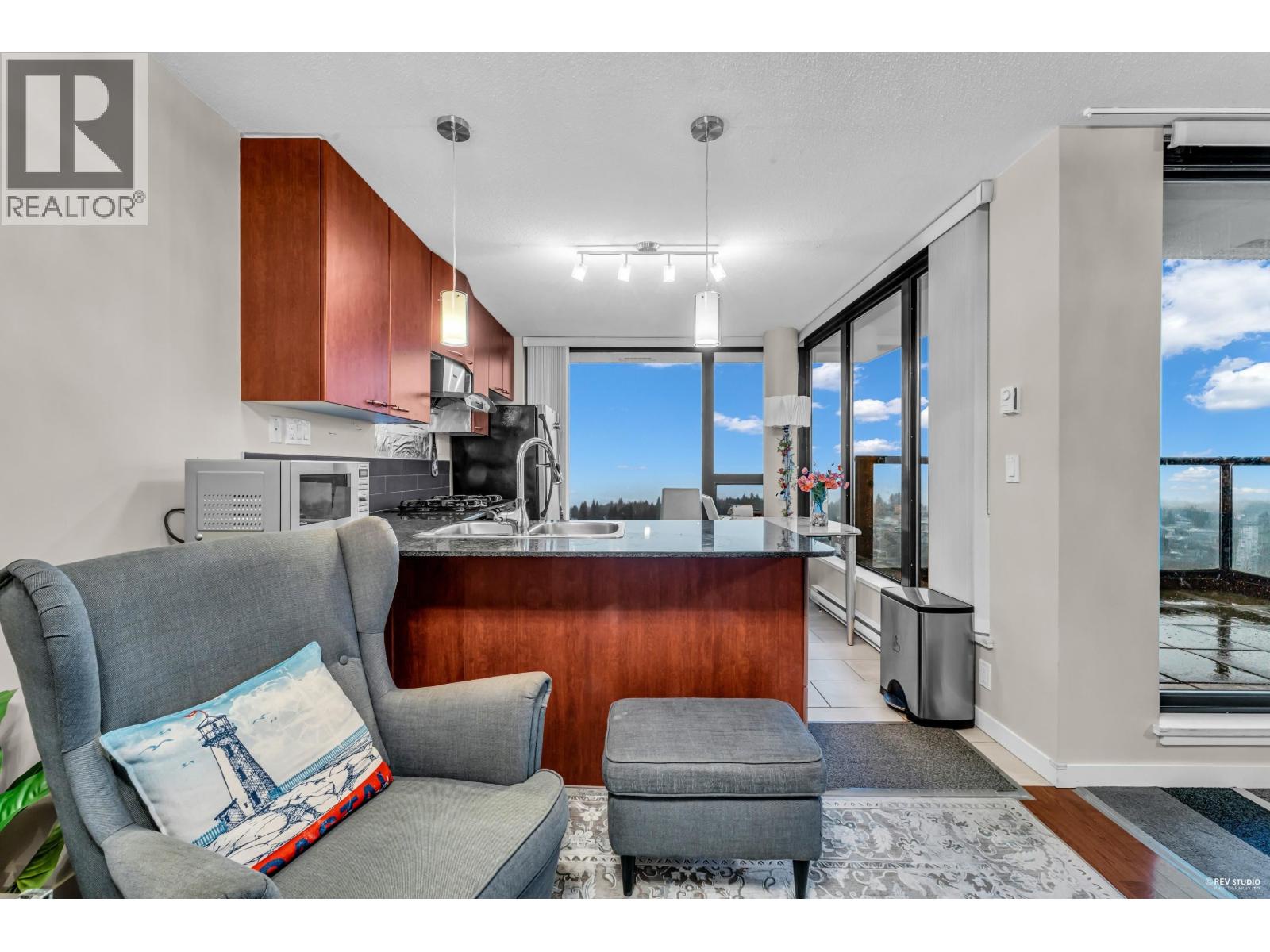 Ph5 7178 Collier Street, Burnaby, British Columbia