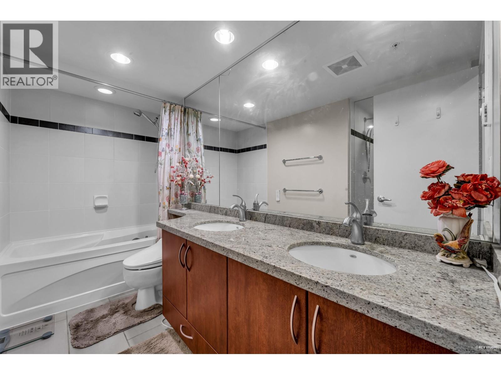 Ph5 7178 Collier Street, Burnaby, British Columbia