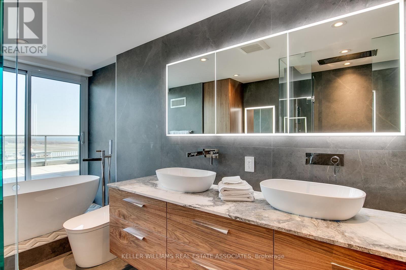 1002 - 90 Stadium Road, Toronto (niagara), Ontario