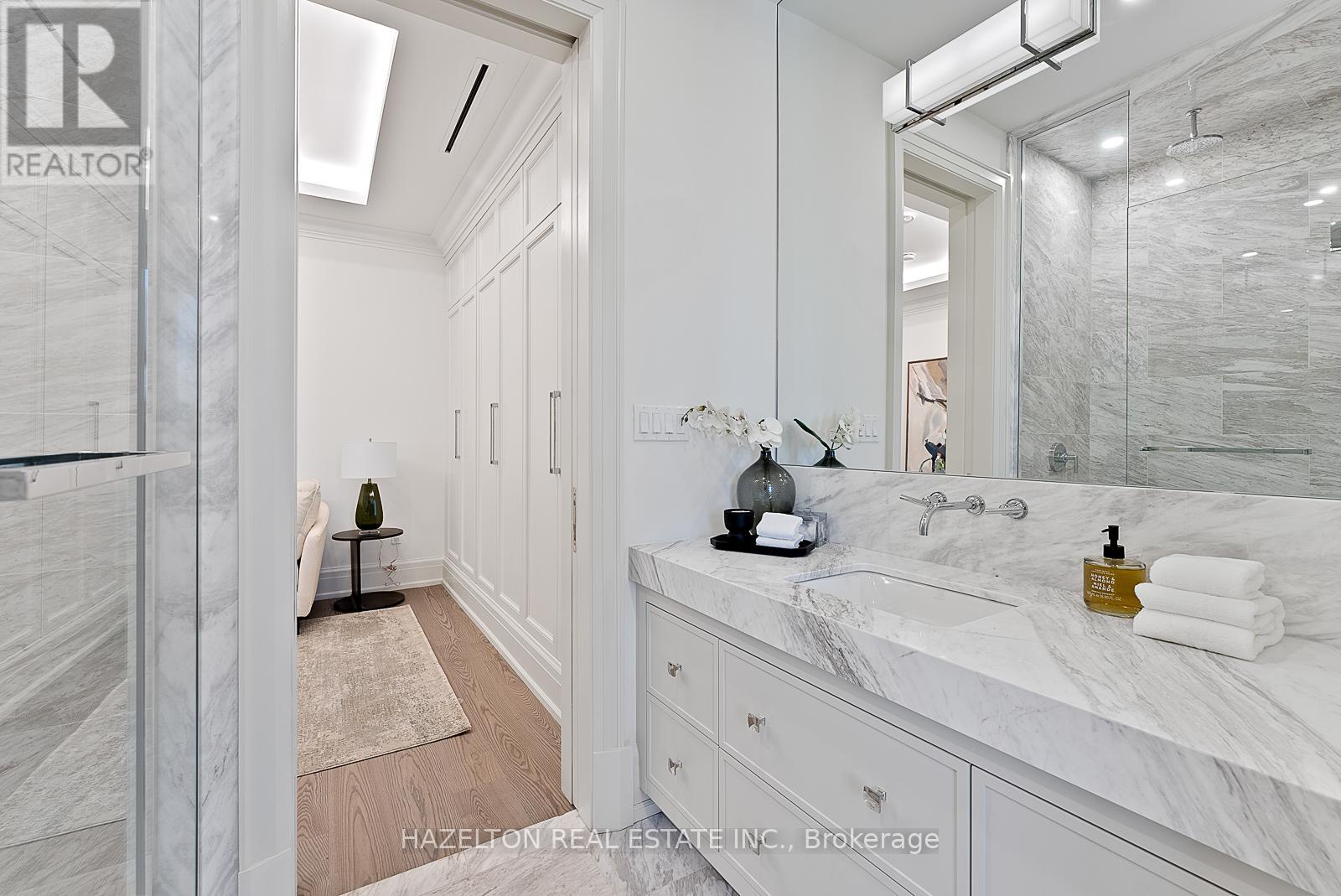 404 - 128 Hazelton Avenue, Toronto (annex), Ontario