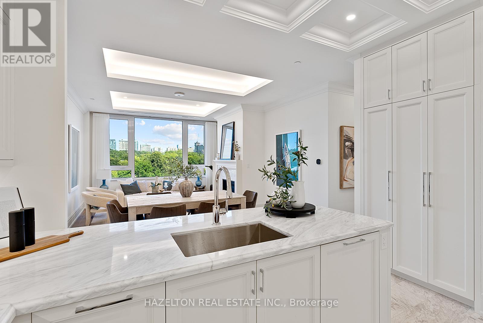 404 - 128 Hazelton Avenue, Toronto (annex), Ontario