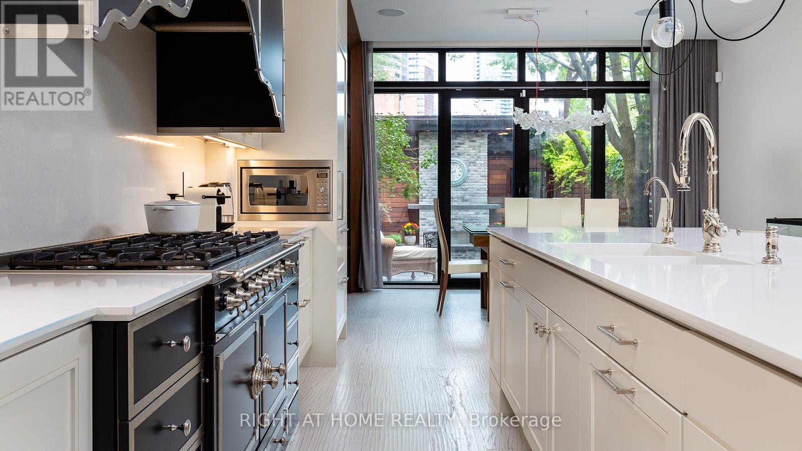 53 Hazelton Avenue, Toronto (annex), Ontario