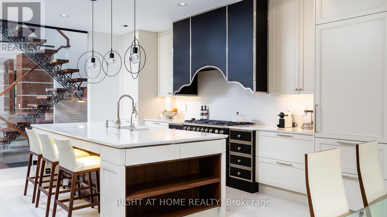 53 Hazelton Avenue, Toronto (annex), Ontario