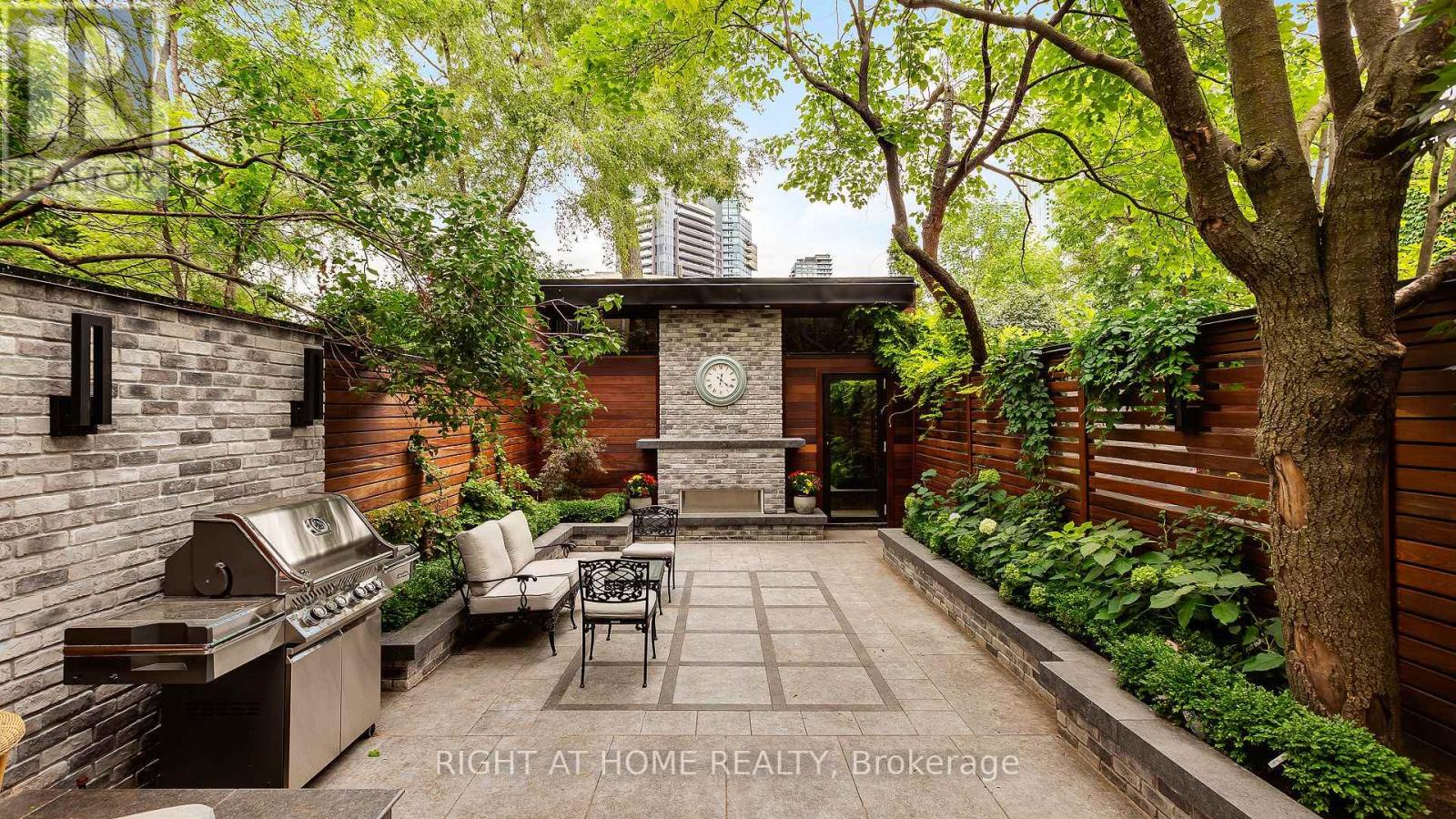 53 Hazelton Avenue, Toronto (annex), Ontario