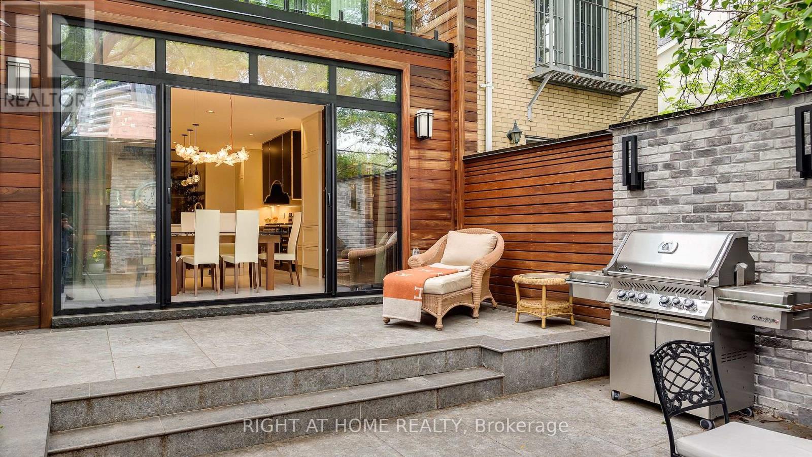 53 Hazelton Avenue, Toronto (annex), Ontario