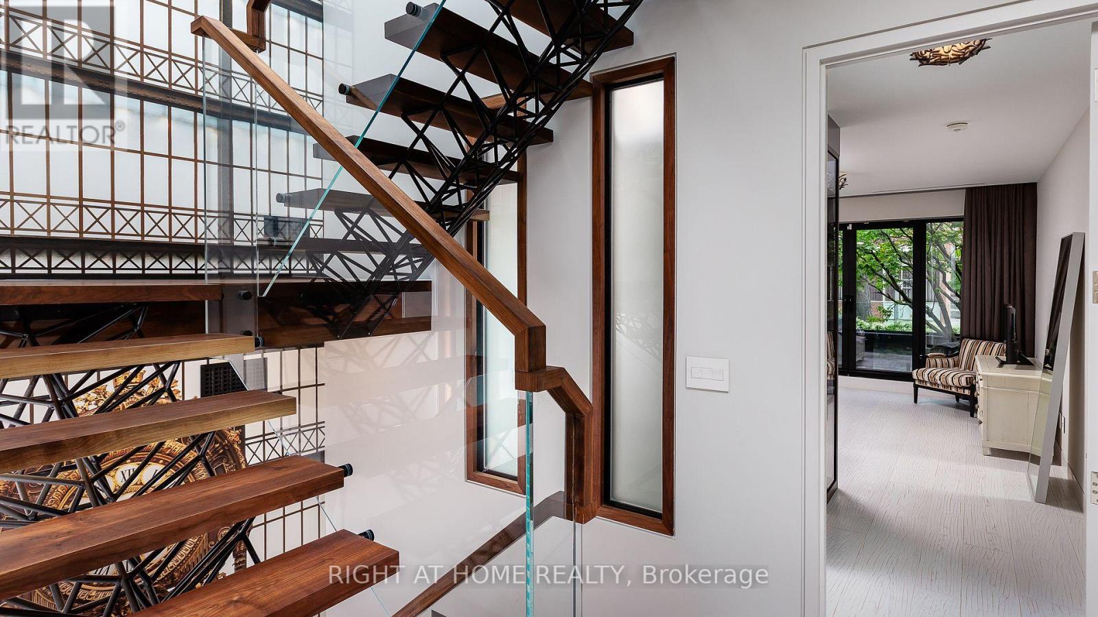 53 Hazelton Avenue, Toronto (annex), Ontario