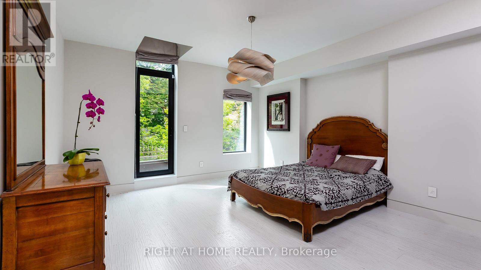 53 Hazelton Avenue, Toronto (annex), Ontario