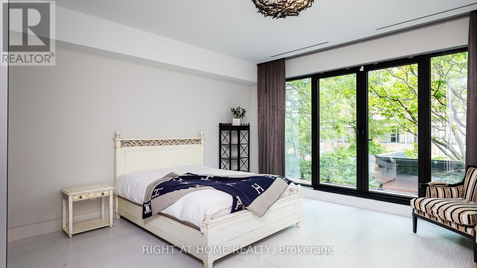 53 Hazelton Avenue, Toronto (annex), Ontario