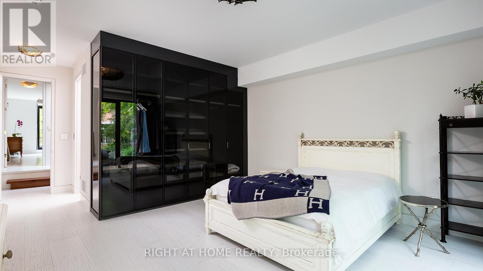 53 Hazelton Avenue, Toronto (annex), Ontario