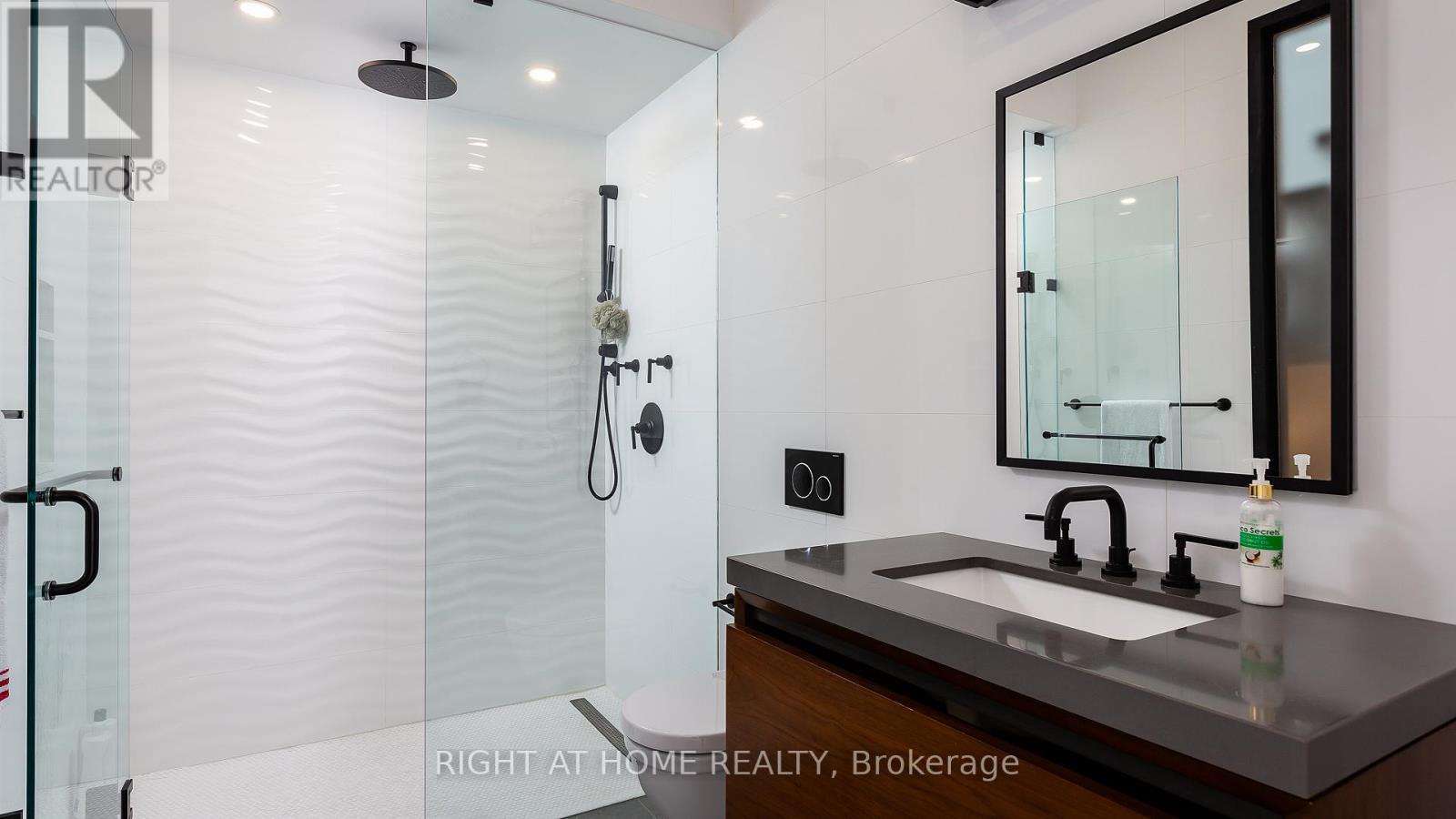 53 Hazelton Avenue, Toronto (annex), Ontario