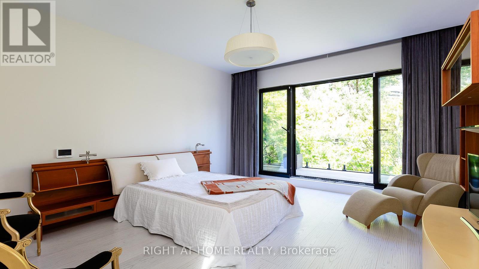 53 Hazelton Avenue, Toronto (annex), Ontario