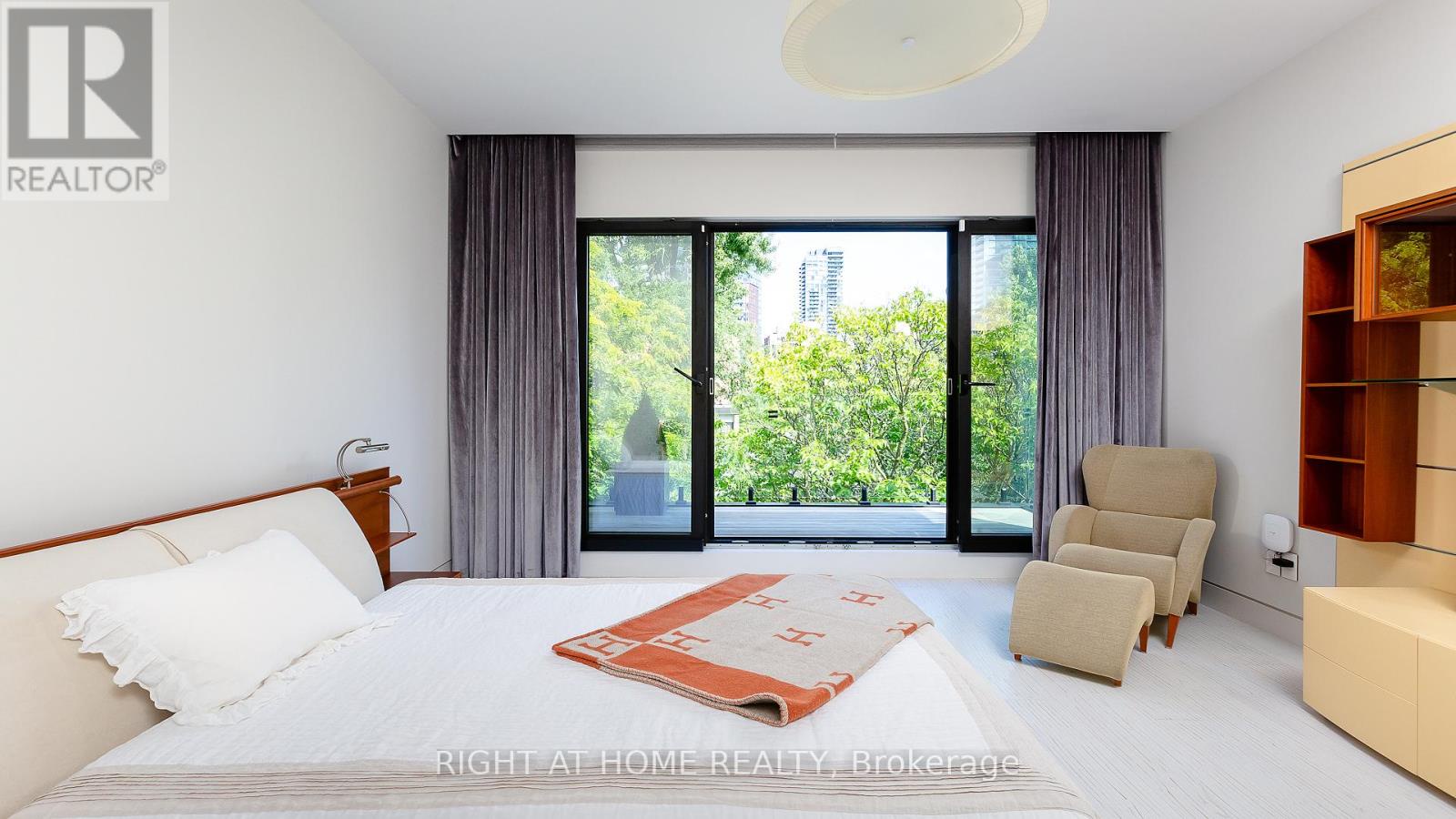 53 Hazelton Avenue, Toronto (annex), Ontario