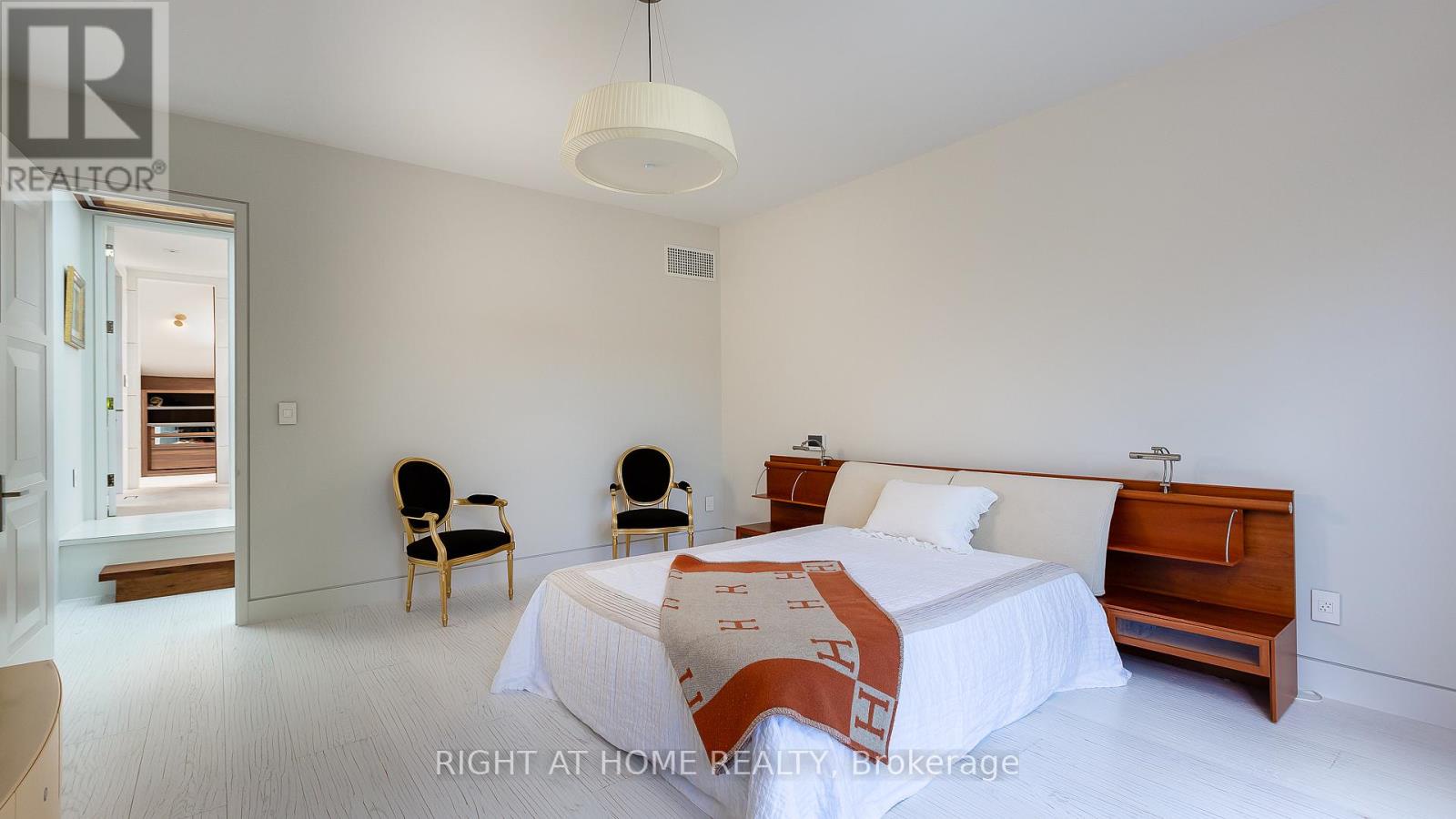 53 Hazelton Avenue, Toronto (annex), Ontario