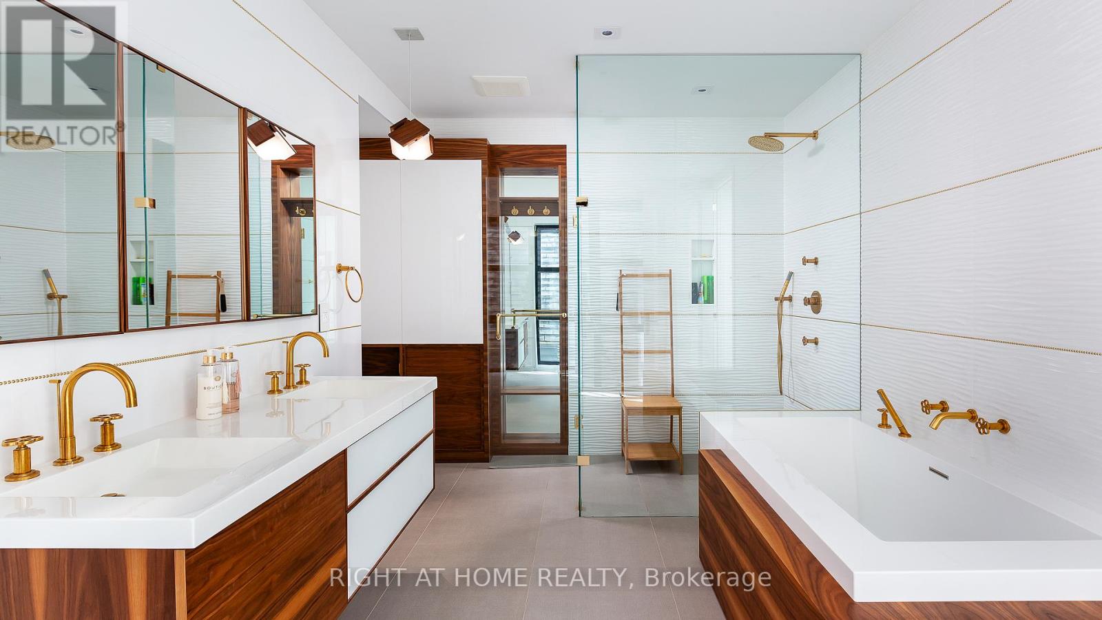 53 Hazelton Avenue, Toronto (annex), Ontario