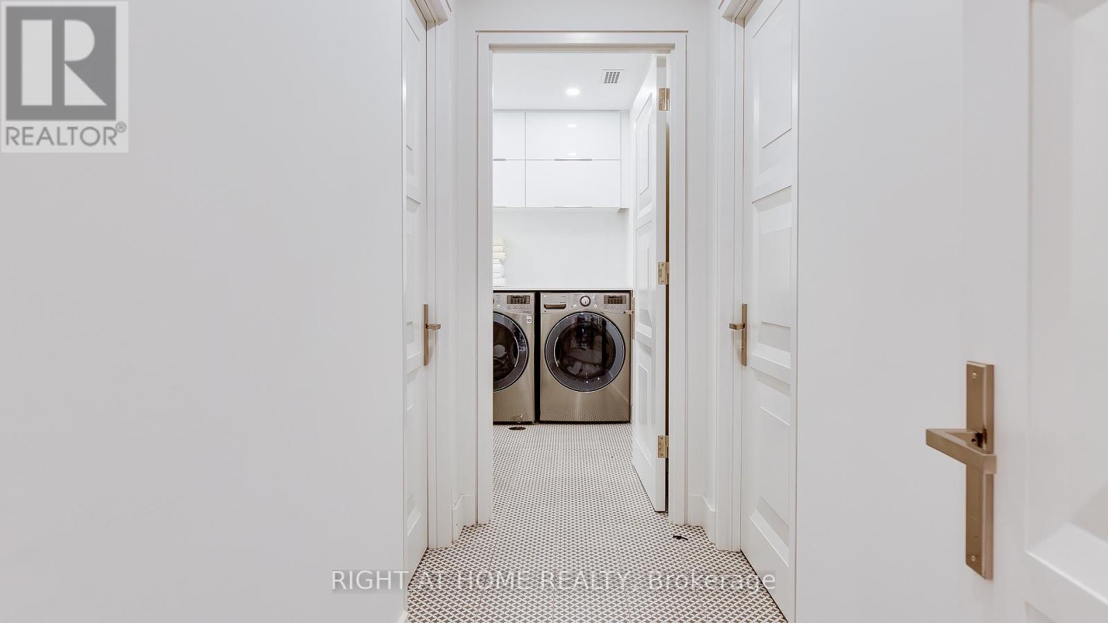 53 Hazelton Avenue, Toronto (annex), Ontario