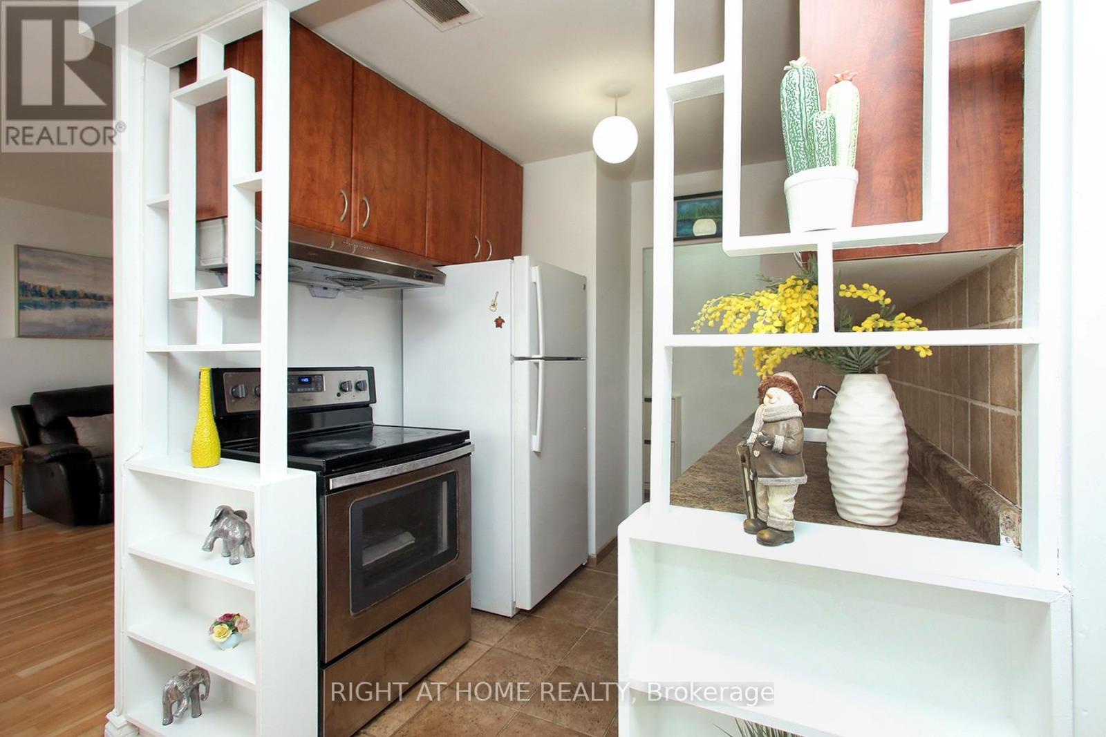 301 - 59 Neptune Drive, Toronto (englemount-lawrence), Ontario