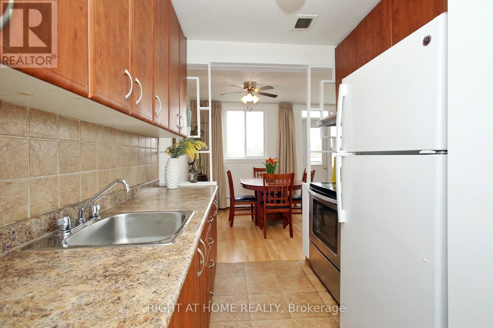 301 - 59 Neptune Drive, Toronto (englemount-lawrence), Ontario