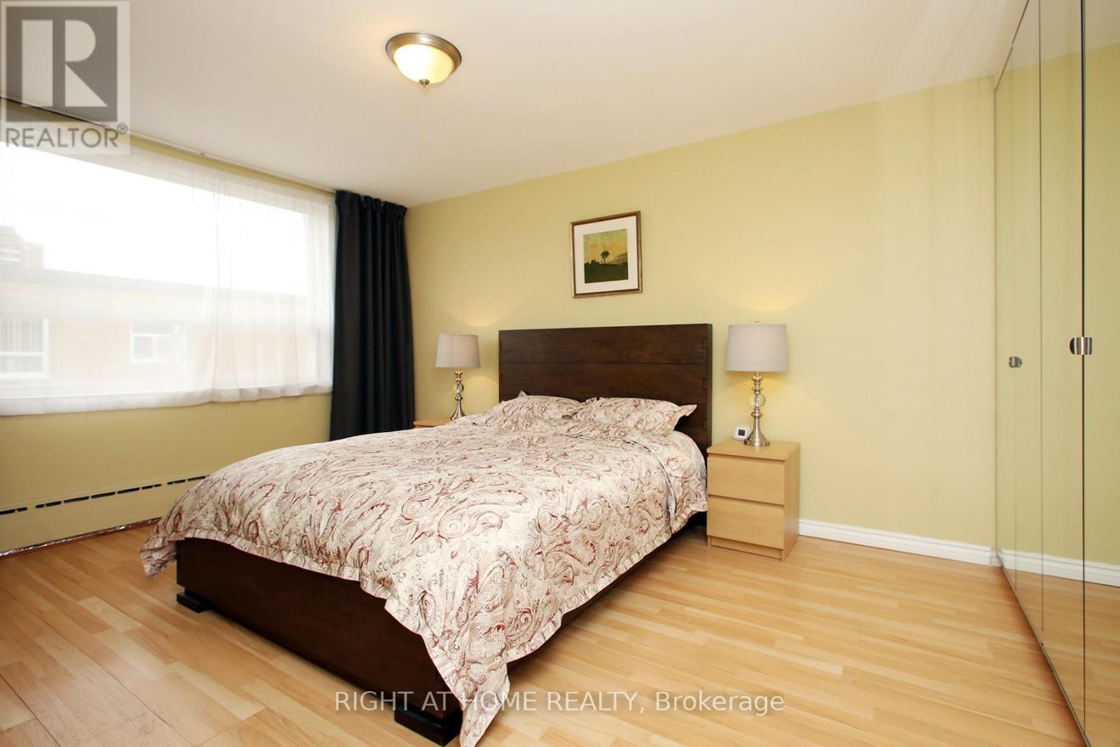 301 - 59 Neptune Drive, Toronto (englemount-lawrence), Ontario