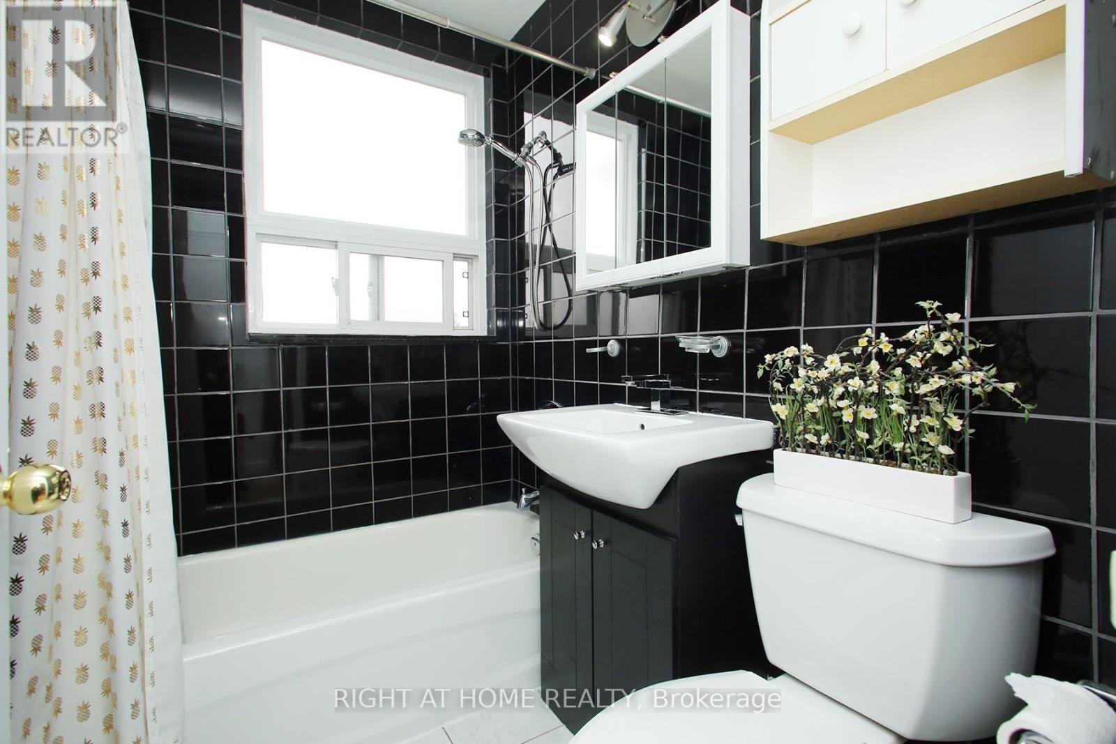 301 - 59 Neptune Drive, Toronto (englemount-lawrence), Ontario