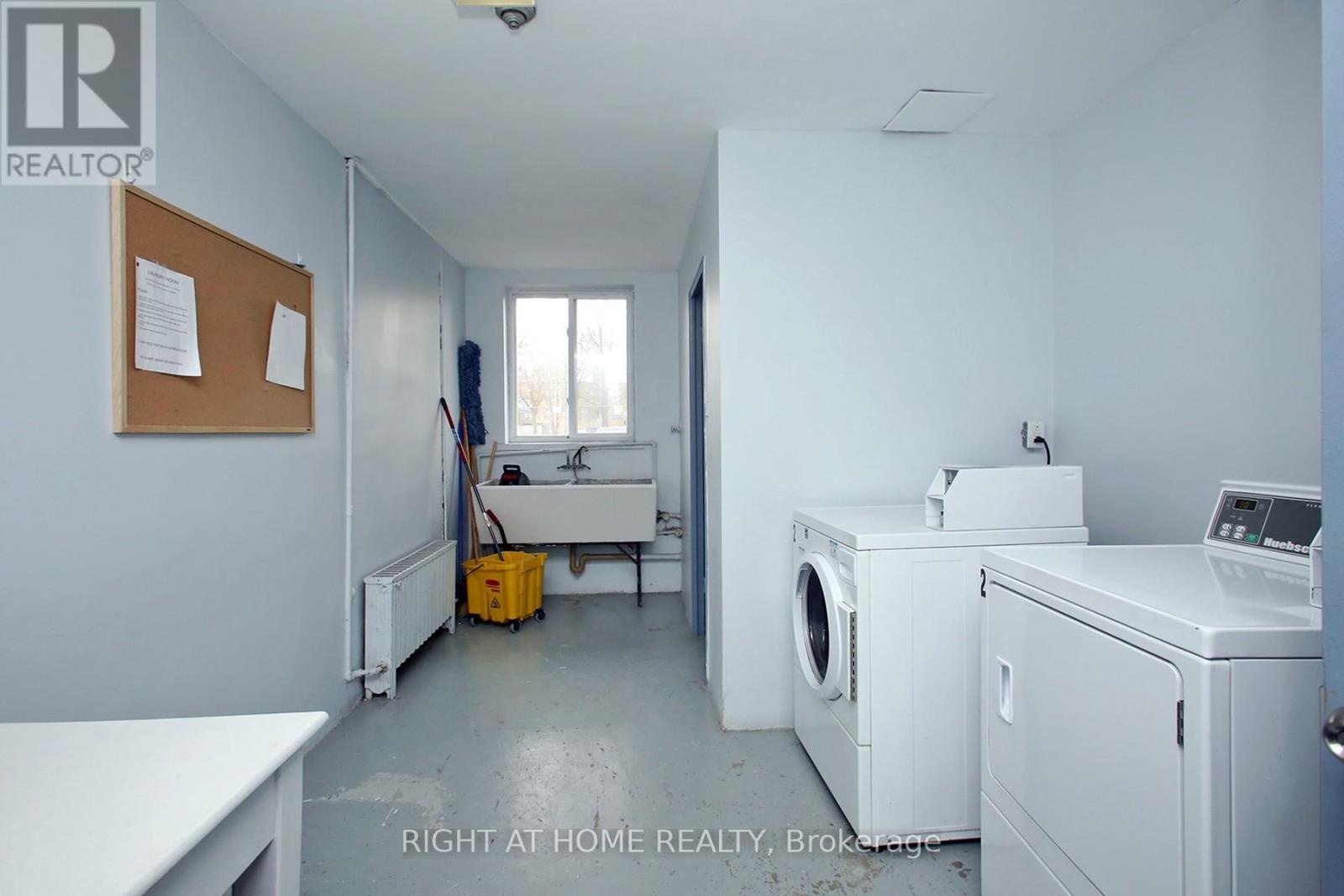 301 - 59 Neptune Drive, Toronto (englemount-lawrence), Ontario