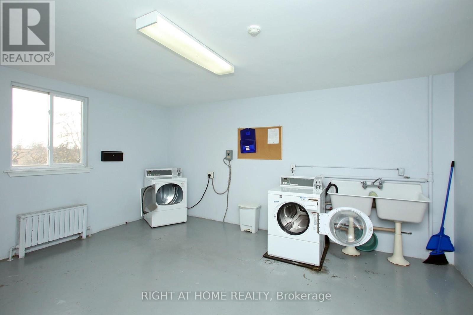 301 - 59 Neptune Drive, Toronto (englemount-lawrence), Ontario