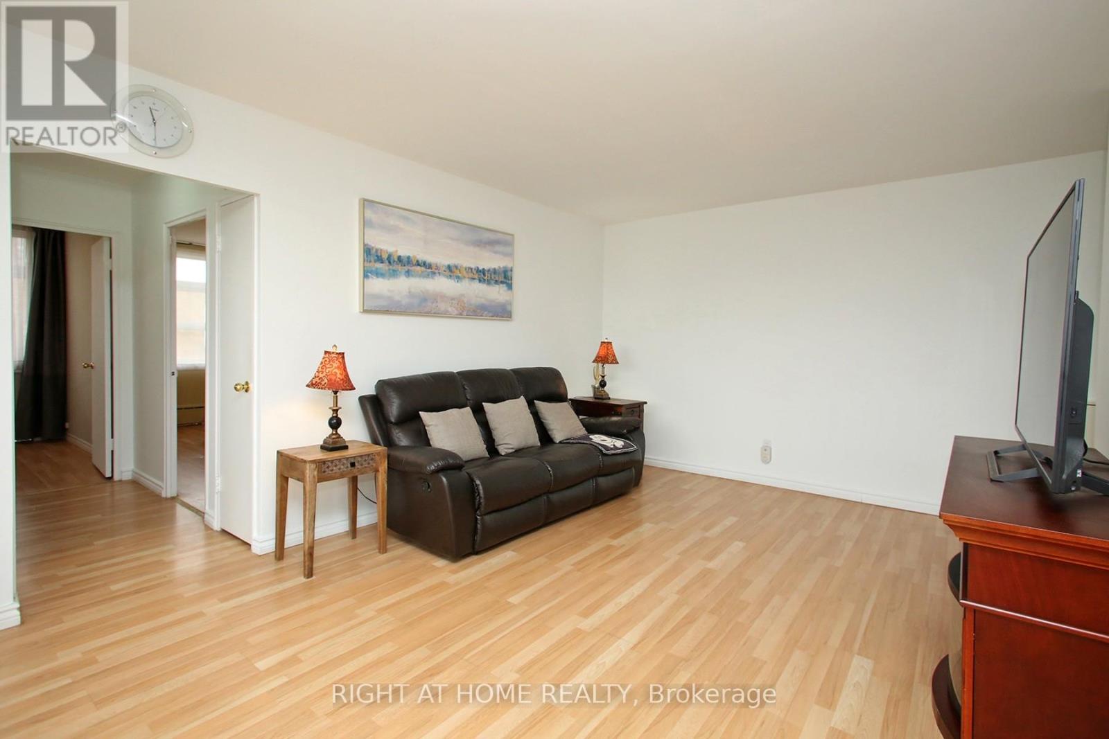 301 - 59 Neptune Drive, Toronto (englemount-lawrence), Ontario