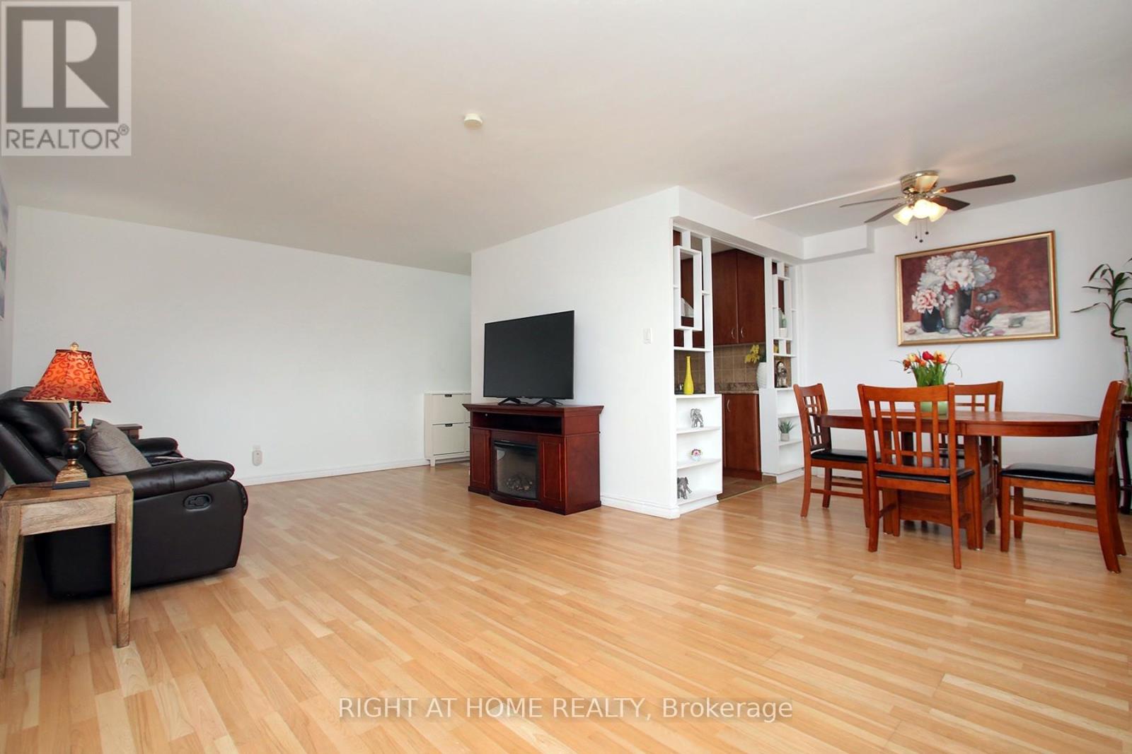 301 - 59 Neptune Drive, Toronto (englemount-lawrence), Ontario