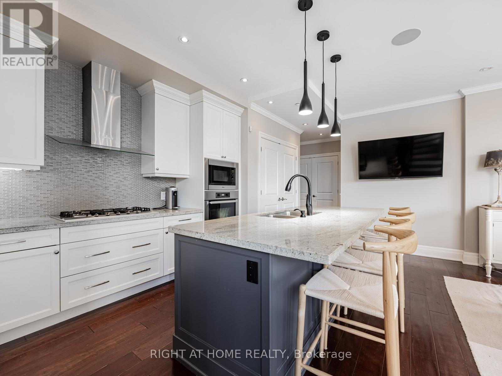 204 - 1 Rainsford Road, Toronto (the Beaches), Ontario