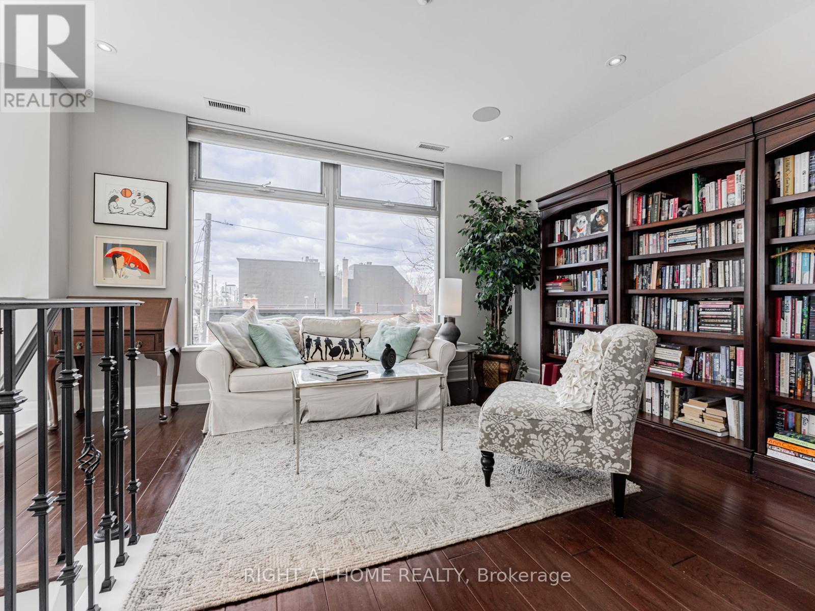 204 - 1 Rainsford Road, Toronto (the Beaches), Ontario