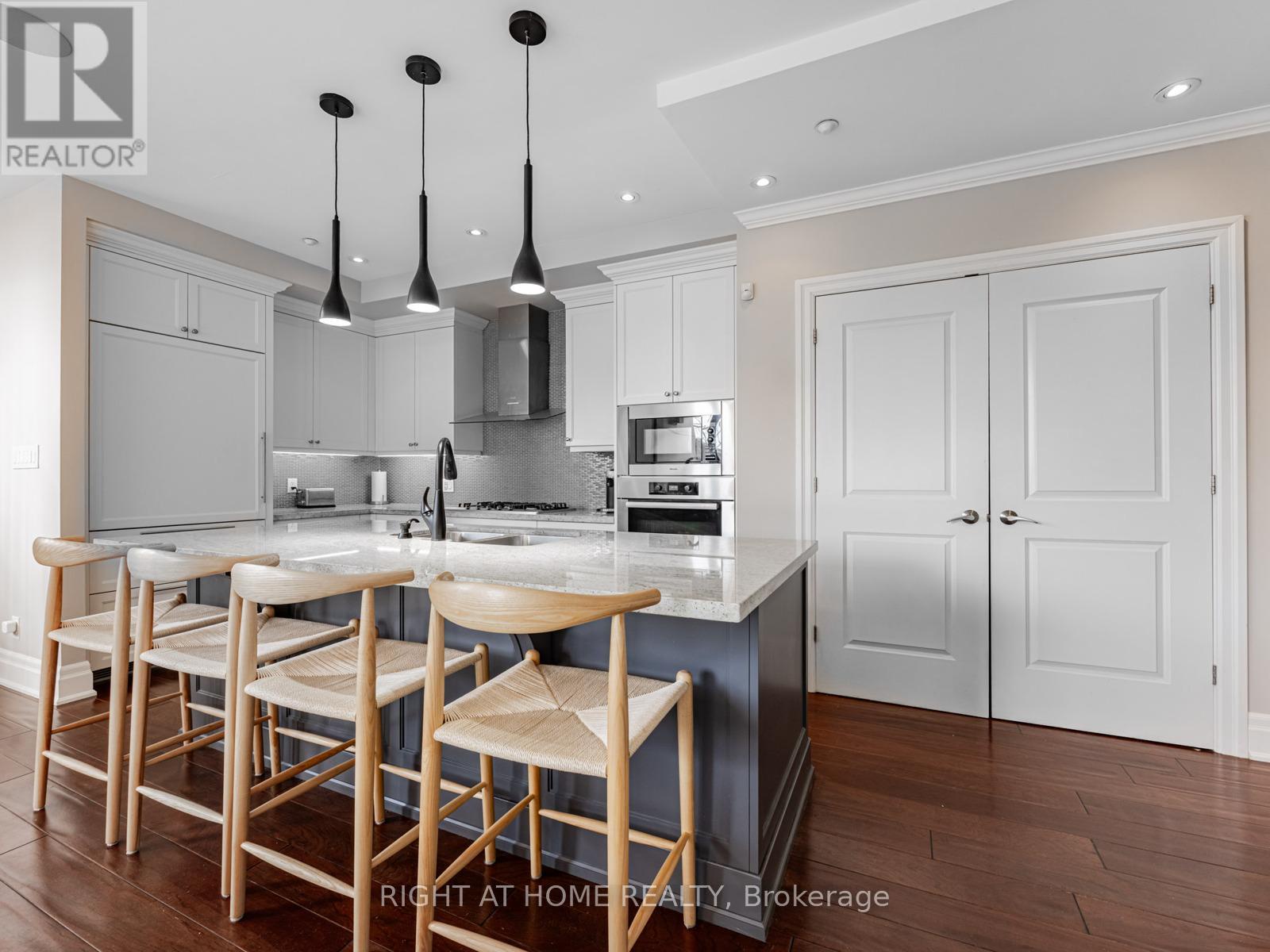 204 - 1 Rainsford Road, Toronto (the Beaches), Ontario