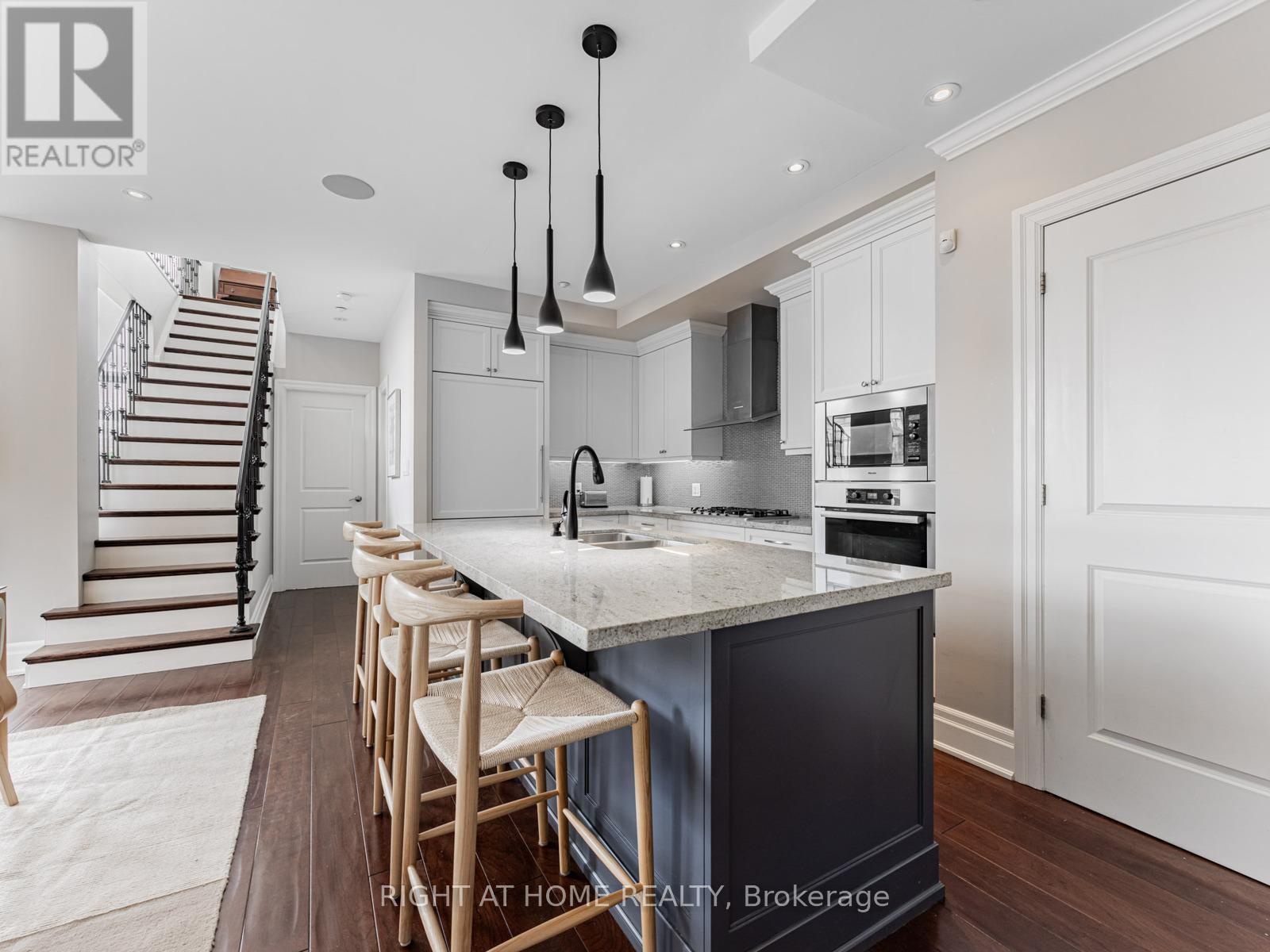 204 - 1 Rainsford Road, Toronto (the Beaches), Ontario