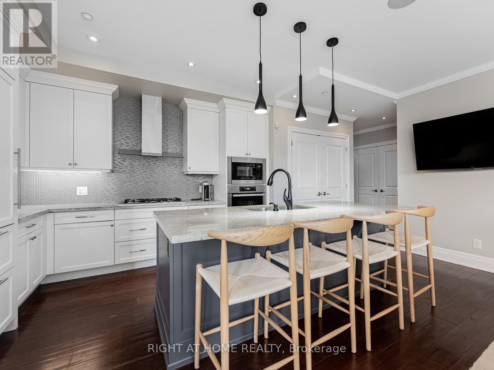 204 - 1 Rainsford Road, Toronto (the Beaches), Ontario