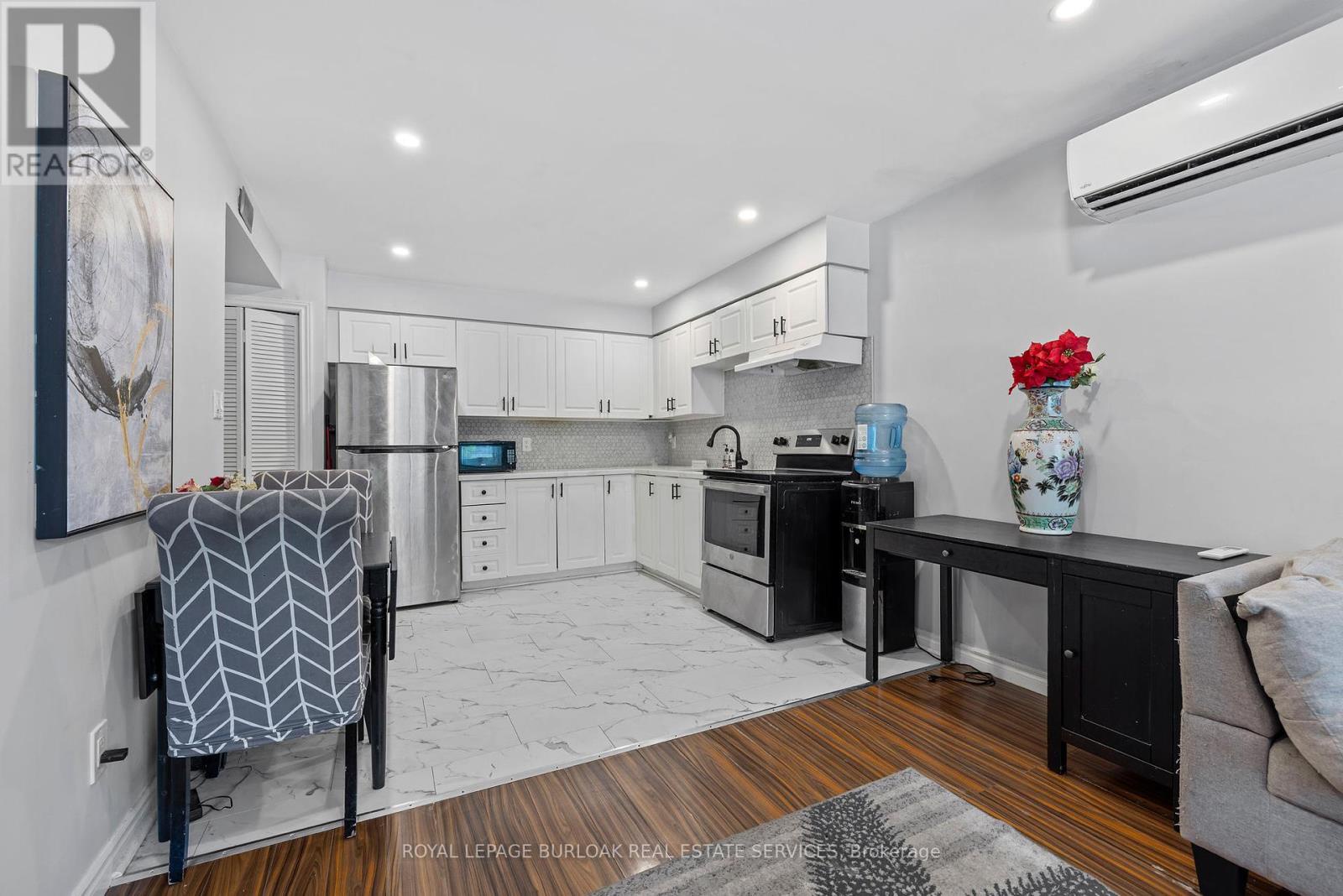 104 - 28 Victoria Avenue N, Hamilton (landsdale), Ontario