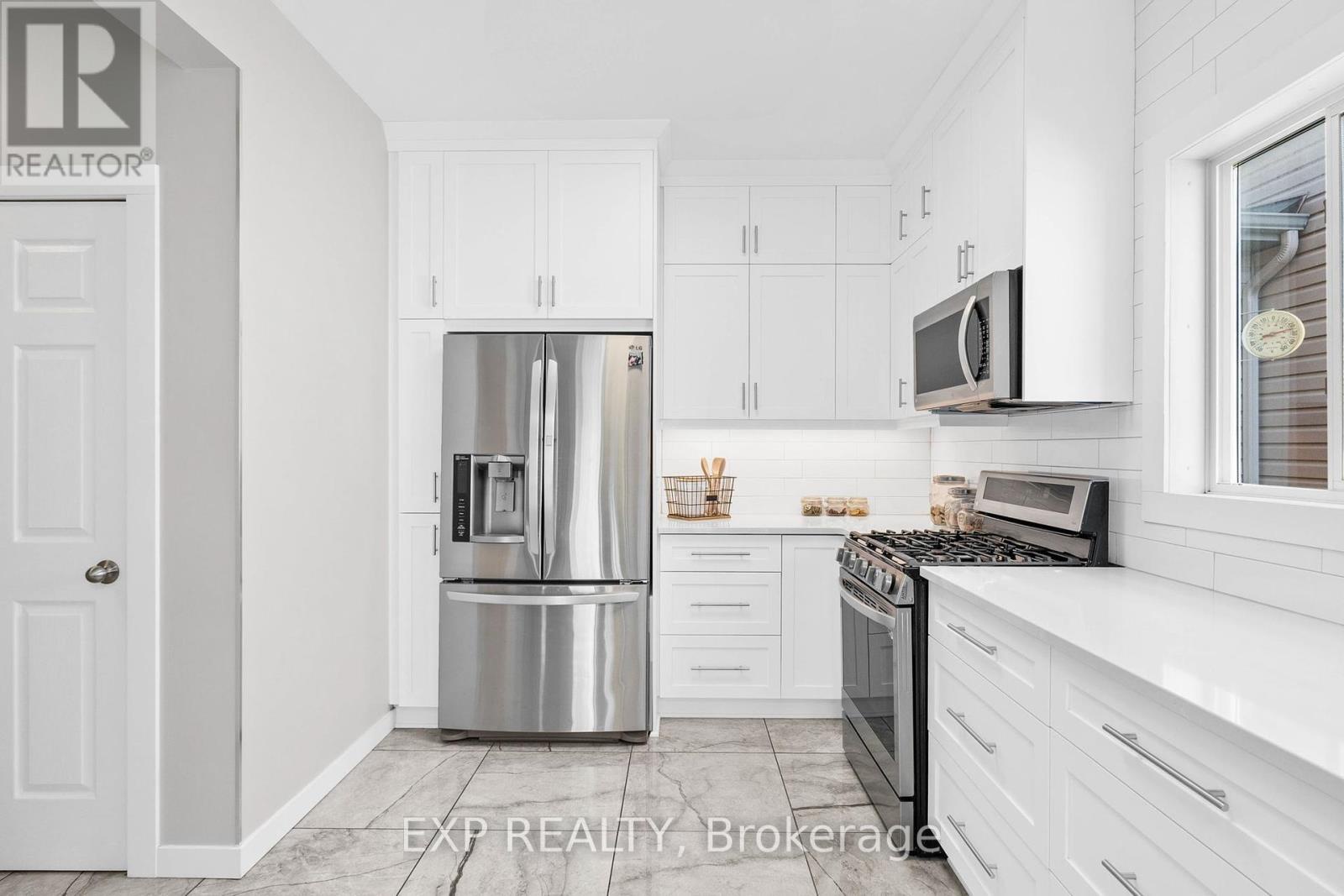 18 Golders Green Lane, Ottawa, Ontario