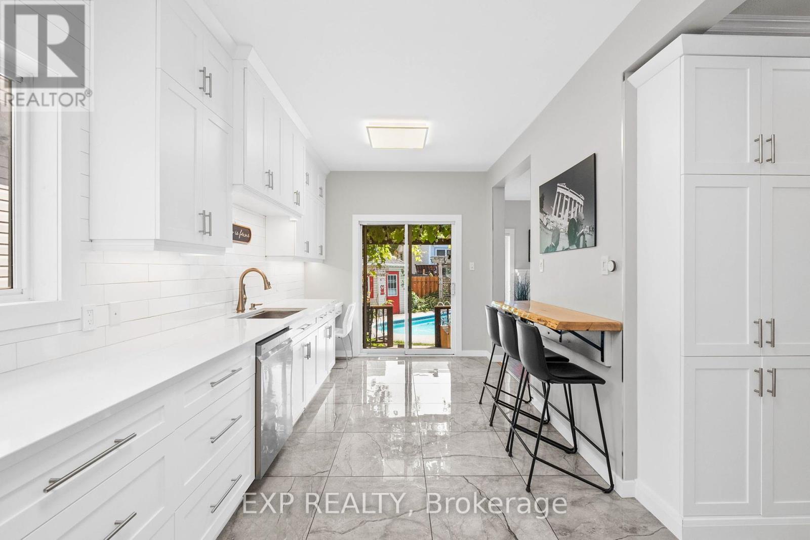 18 Golders Green Lane, Ottawa, Ontario