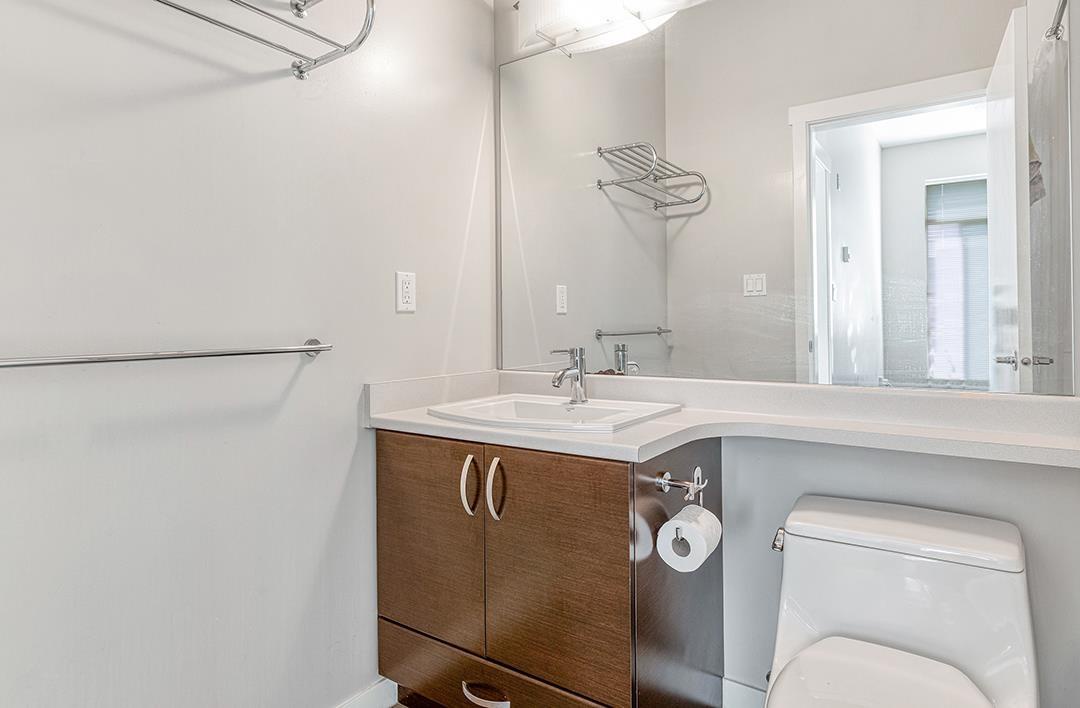 521 13728 108 Avenue, Surrey, British Columbia