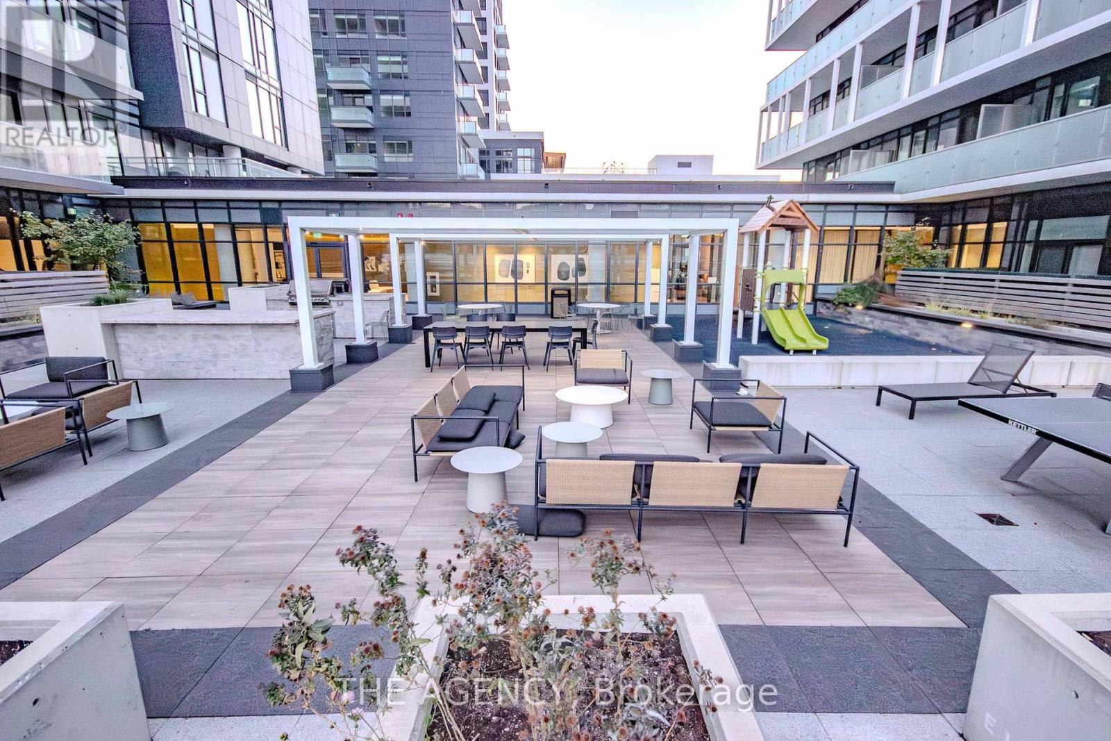 1702 - 225 Sumach Street, Toronto (regent Park), Ontario