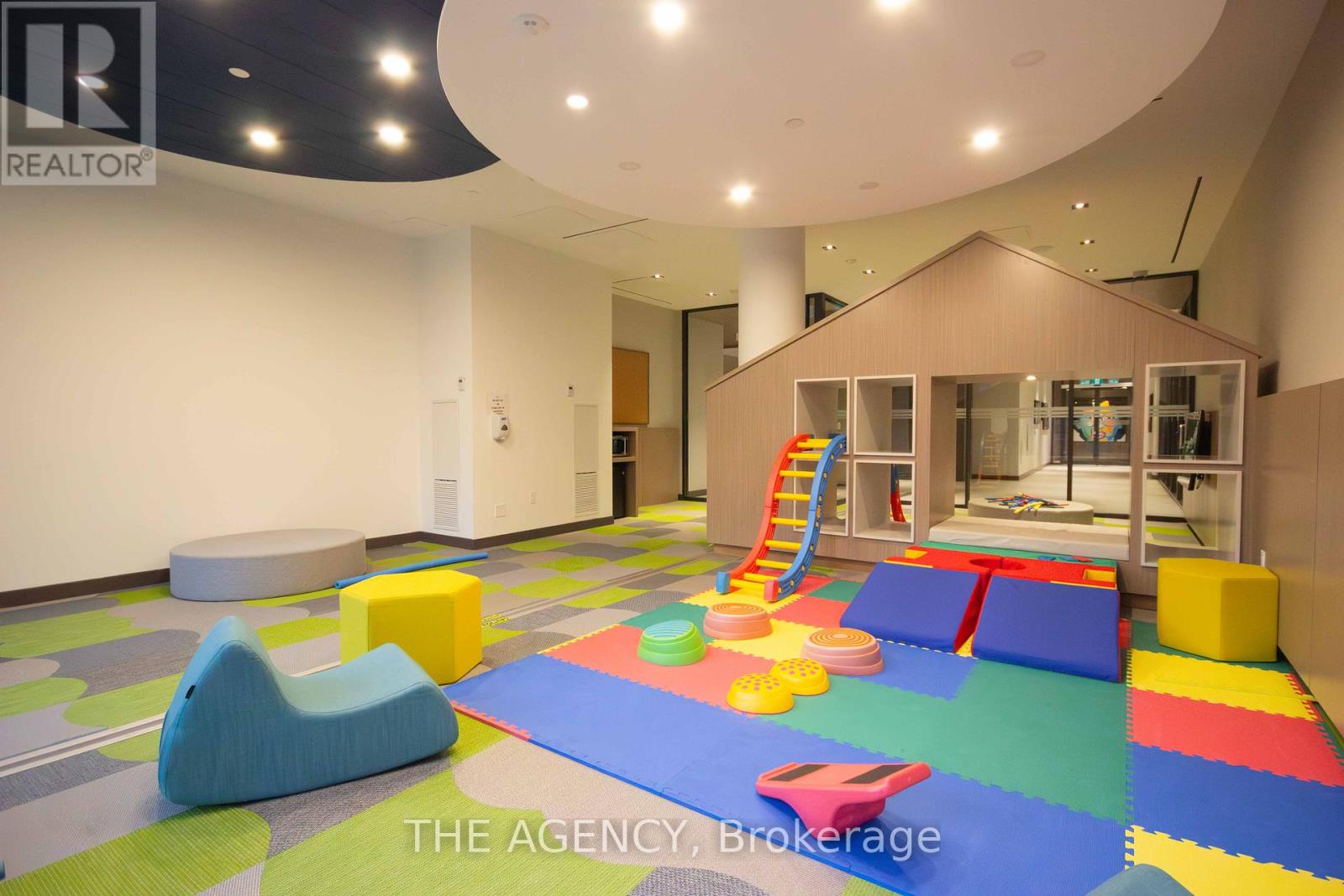 1702 - 225 Sumach Street, Toronto (regent Park), Ontario